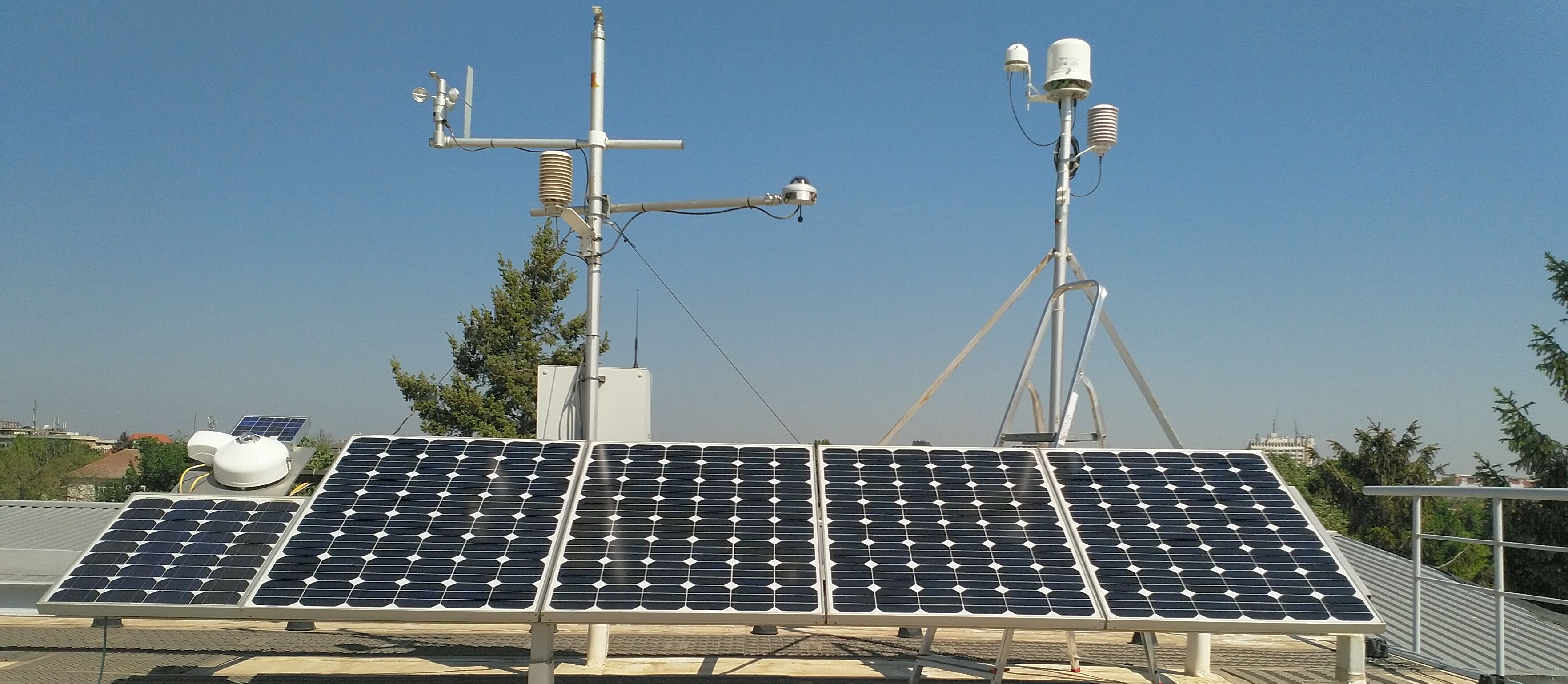A micro PV plant of 540Wp connected to a purely resistive load, fully monitored