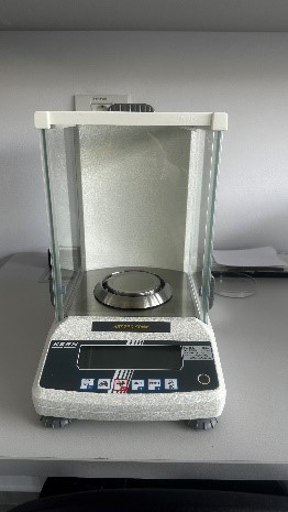 Analytical scale with 5 decimal places