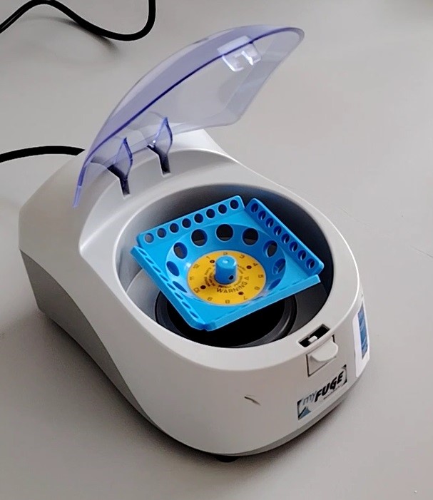 Centrifuge with cooling for Eppendorf tubes