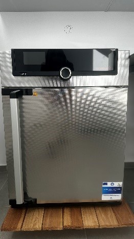 Laboratory oven with forced ventilation