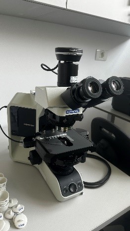 Trinocular microscope with transmitted light, dark field, phase contrast